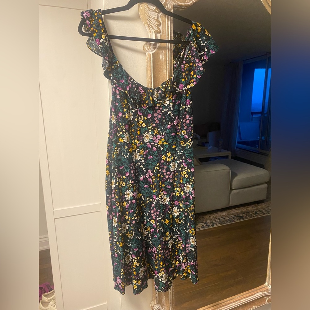 Old navy floral midi dress with ruffle shoulder straps.